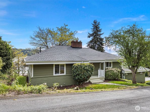 11210 Lakeside Avenue NE, Seattle WA 98125
