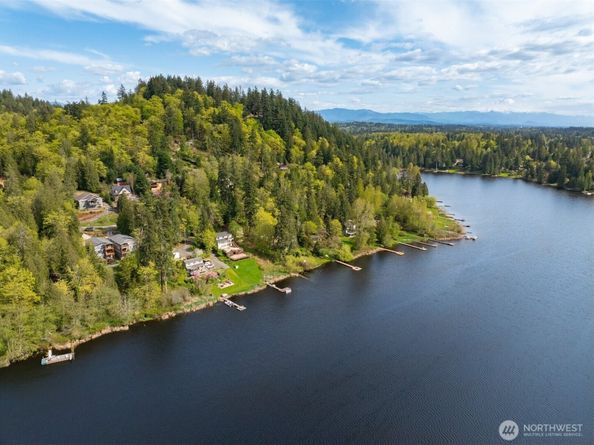 17722 E Lake Desire Drive SE, Renton WA 98058