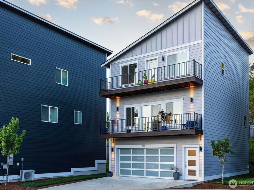 134 Blackfish Court, Bremerton WA 98310