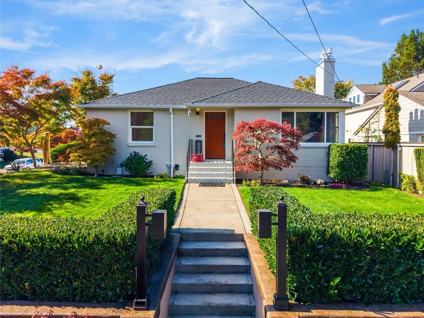 3803 29th Avenue W, Seattle WA 98199