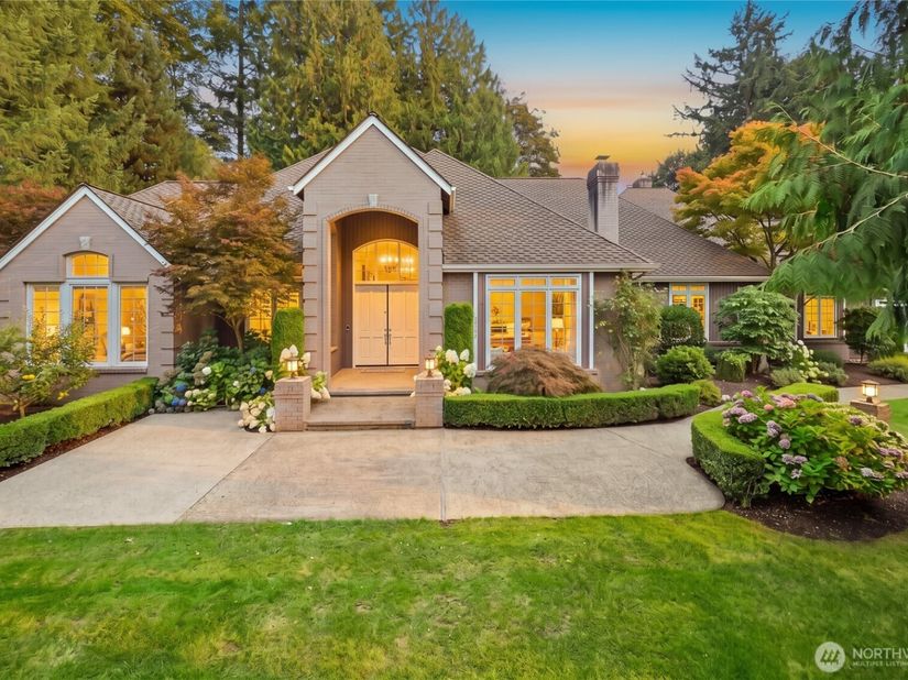 19601 NE 129th Way, Woodinville WA 98077