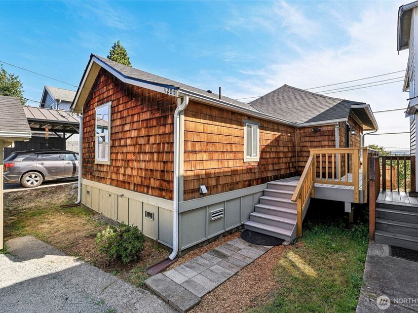 4205 34th Avenue S, Seattle WA 98118