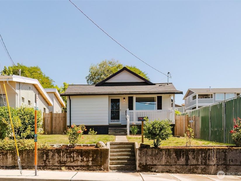 1112 Perry Avenue, Bremerton WA 98310