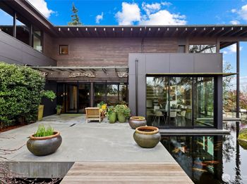 919 6th Street W