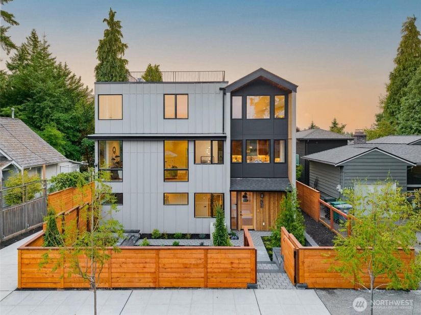 7533 31st Avenue NE, Seattle WA 98115