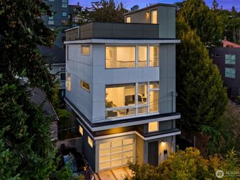 2612 E Denny Way