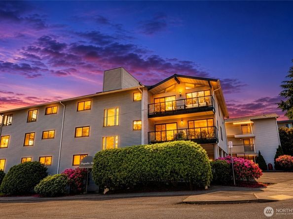 2562 Thorndyke Avenue W 405, Seattle WA 98199