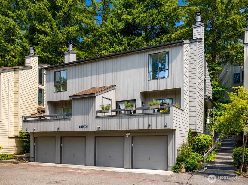 10840 NE 35th Place 2, Bellevue WA 98004