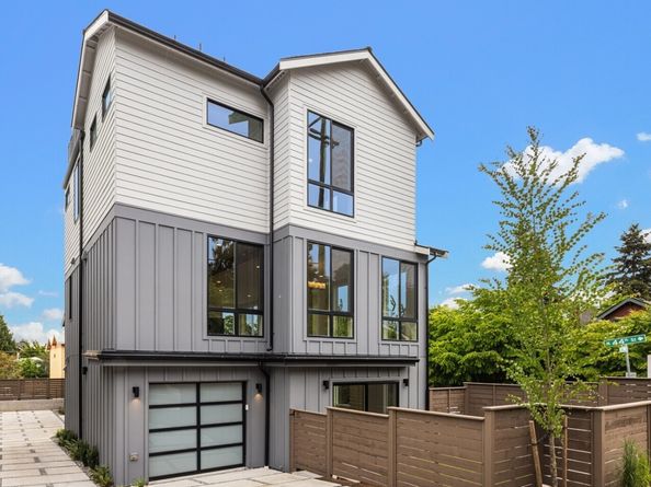 102 NE 44th Street, Seattle WA 98105