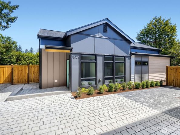 13024 Corliss Avenue N, Seattle WA 98133