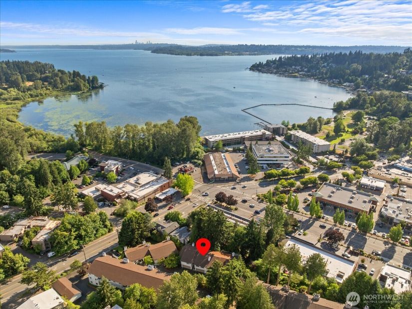 9916 NE 116th Street 202, Kirkland WA 98034
