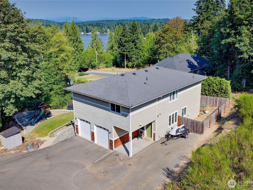 6110 Lakemont Lane, Bremerton WA 98312