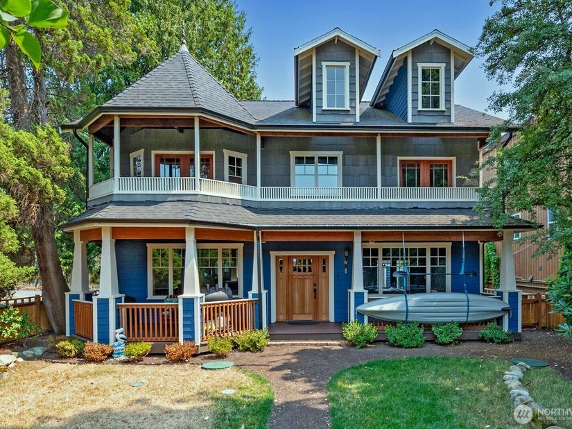 9556 Phinney Avenue N, Seattle WA 98103