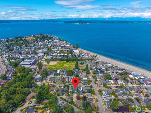 2712 57th Avenue SW, Seattle WA 98116
