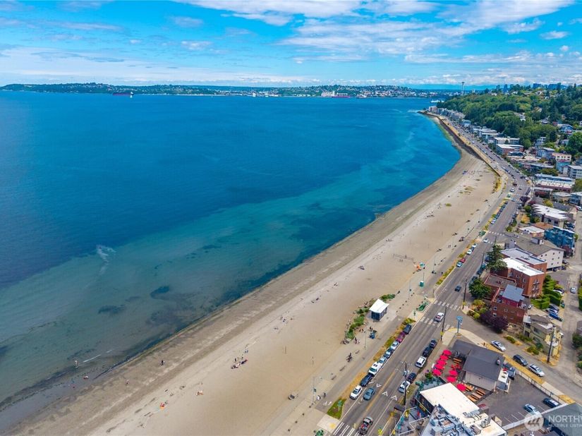 2712 57th Avenue SW, Seattle WA 98116