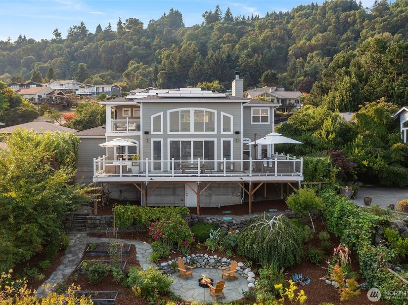 25764 Gold Beach Drive SW, Vashon WA 98070