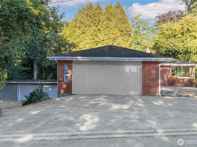 22212 105th Avenue SE, Kent WA 98031