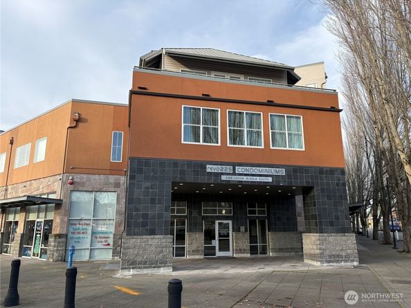 225 Logan Avenue S 111, Renton WA 98057