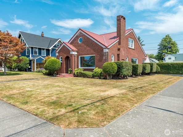 1831 Rucker Ave, Everett WA 98201