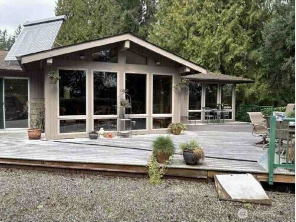 16518 NE 2nd Place, Bellevue WA 98008