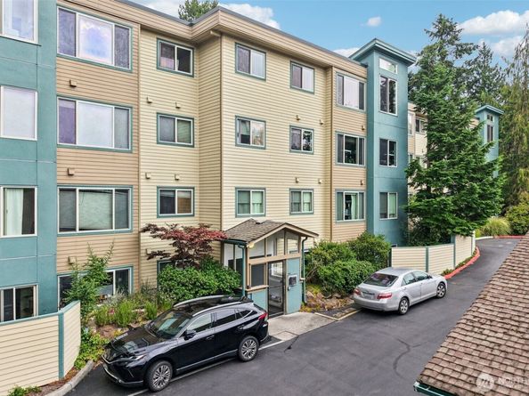 2222 NE 92nd Street 208, Seattle WA 98115