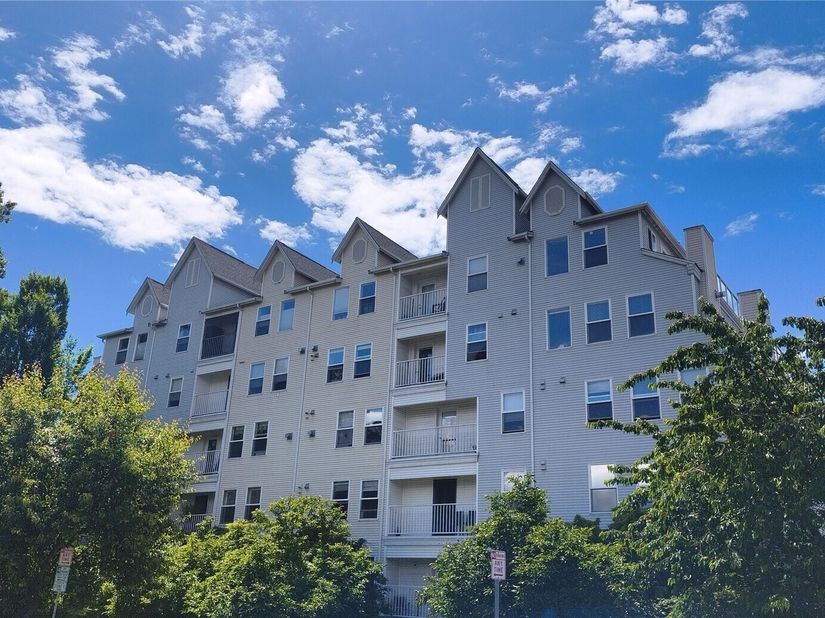 2522 Rucker Avenue 407, Everett WA 98201