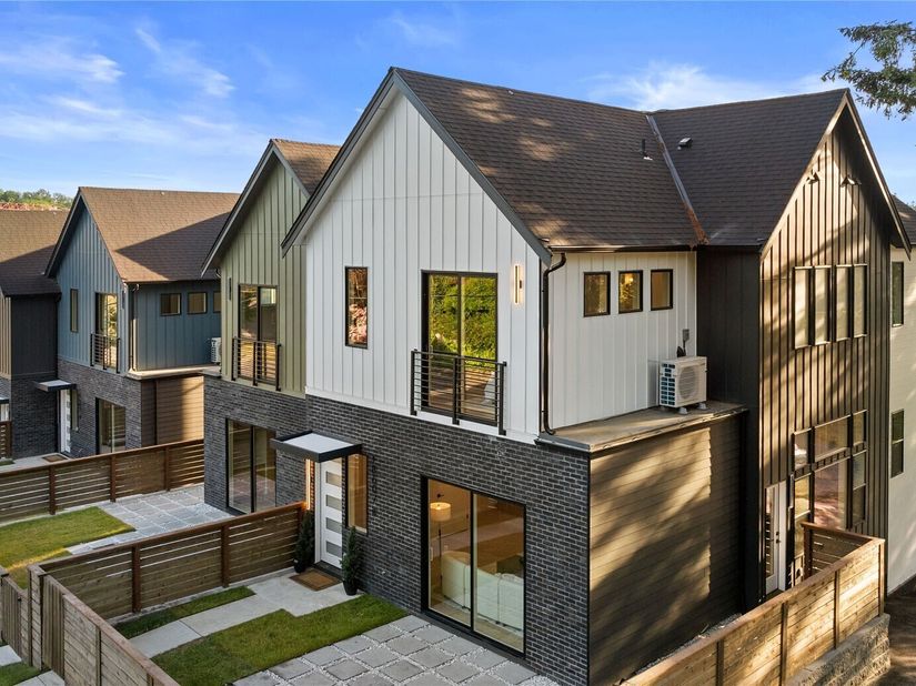 18607 104th Avenue NE B, Bothell WA 98011