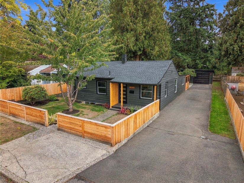 15822 26th Avenue NE, Shoreline WA 98155