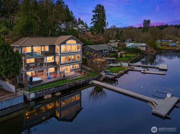 3828 W Lake Sammamish Parkway SE, Bellevue WA 98008