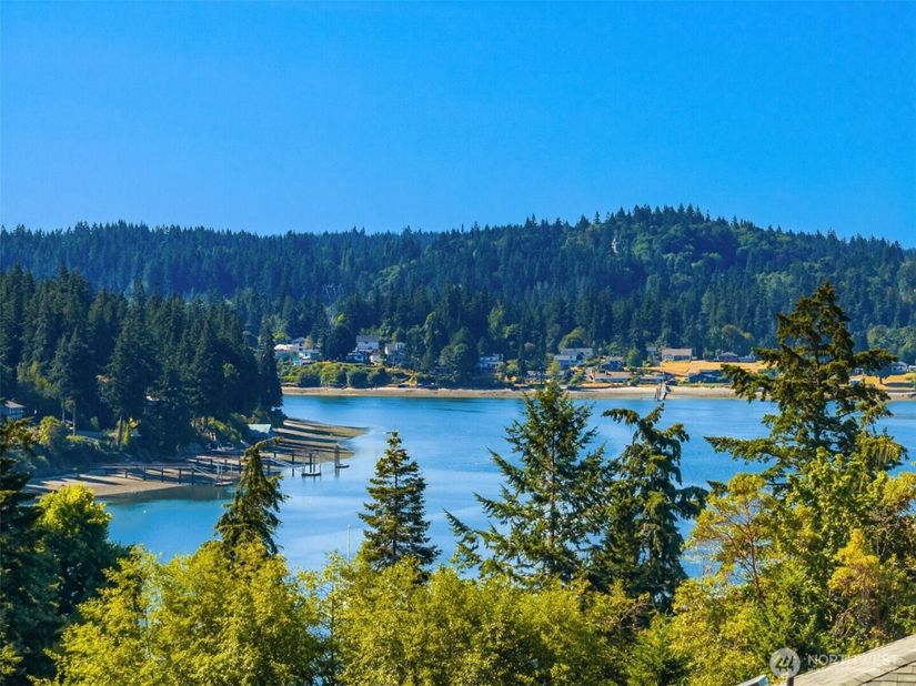 17725 Baywatch Court NE, Poulsbo WA 98370