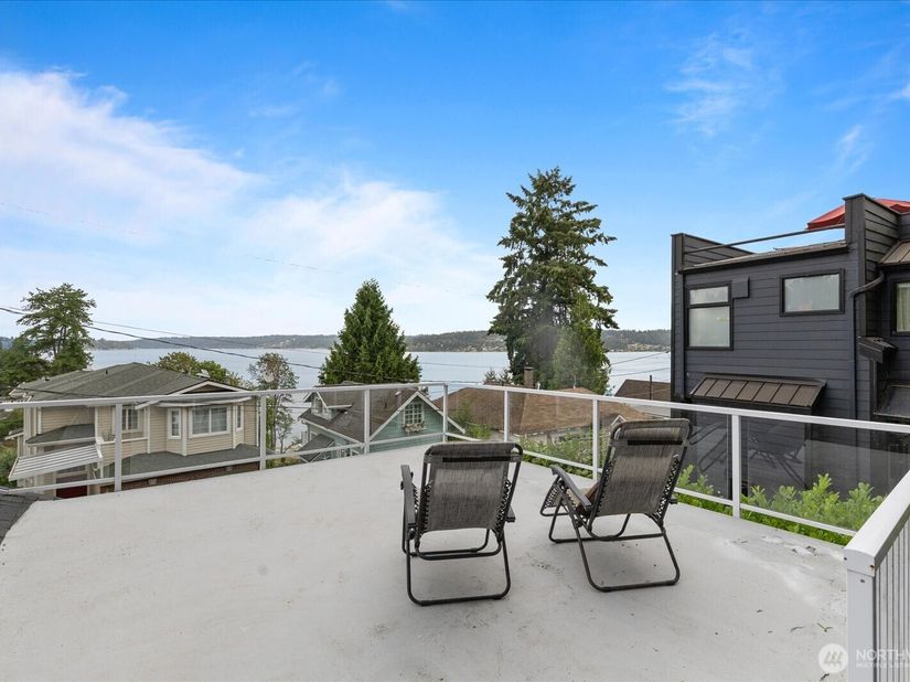 16917 SE 38th Place, Bellevue WA 98008