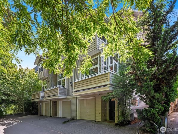 3302 W Government Way Unit A, Seattle WA 98199