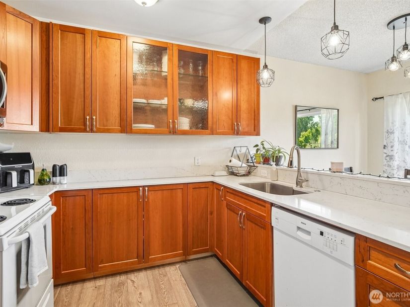 23301 Lakeview Drive A101, Mountlake Terrace WA 98043