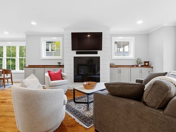 26 Neponset Ave, Boston MA 02131