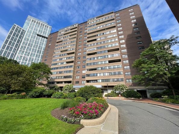 9 Hawthorne Place 12F, Boston MA 02114