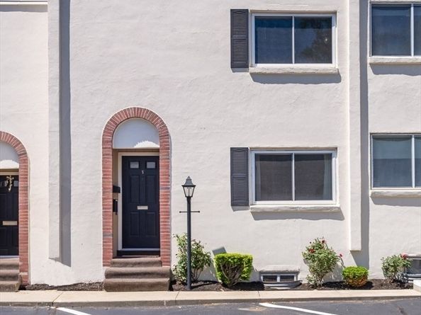 1 Charles St V, Reading MA 01867