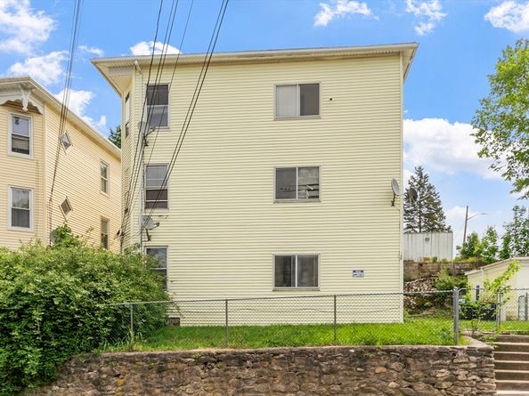 125 Cross St, Southbridge MA 01550
