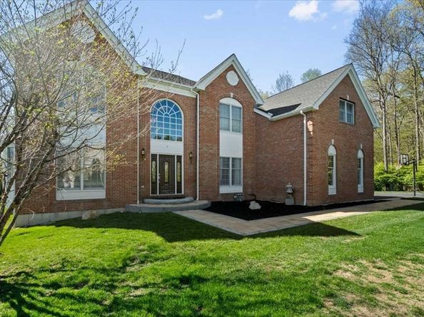 7 Dickinson Circle, Shrewsbury MA 01545