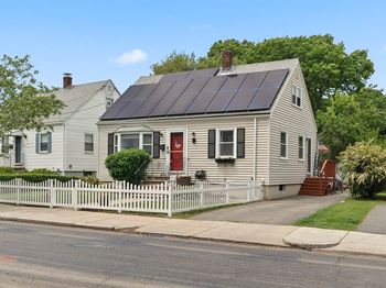 92 Laurie Ave