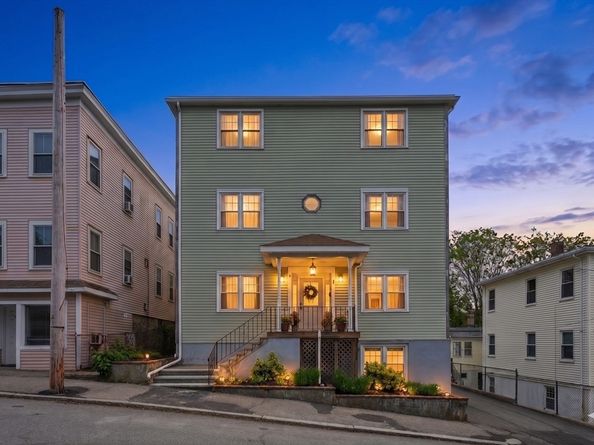 11 Columbia Rd 8, Wakefield MA 01880