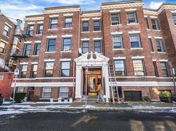 100 Lanark Rd