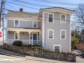 2 Commercial St