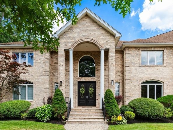 7 Freeman St, Lynnfield MA 01940