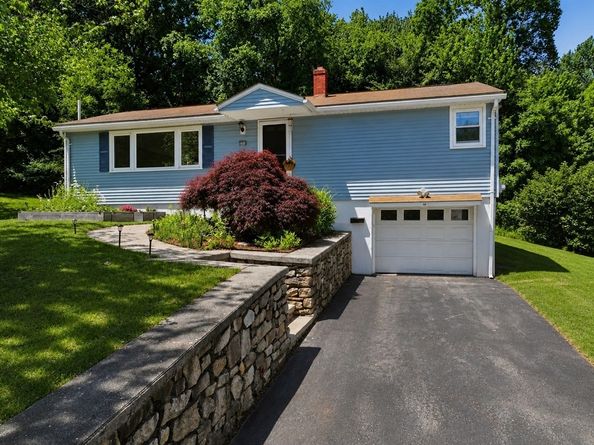 46 Pinecroft Ave, Holden MA 01520