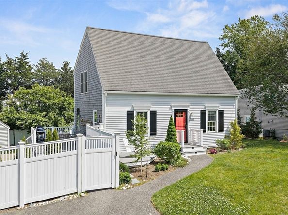 1146 Ferry St, Marshfield MA 02050