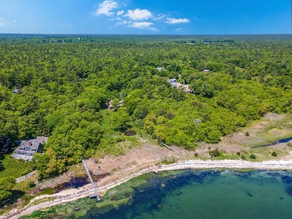3 Beam St, Mattapoisett MA 02739