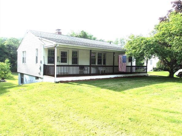 585 Charlton St, Southbridge MA 01550