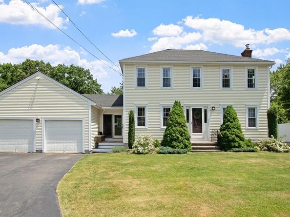 32 Indian Ridge Dr, Leominster MA 01453