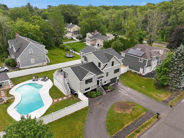 25 Lavalley Ln, Newburyport MA 01950