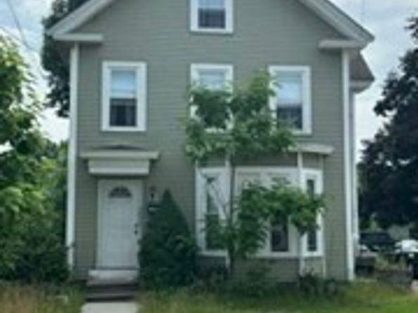471 High St, Clinton MA 01510